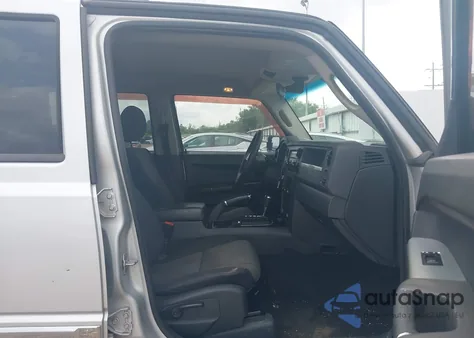 2010 Jeep Commander Sport z USA, uszkodzony, nr VIN 1J4RH4GKXAC157379